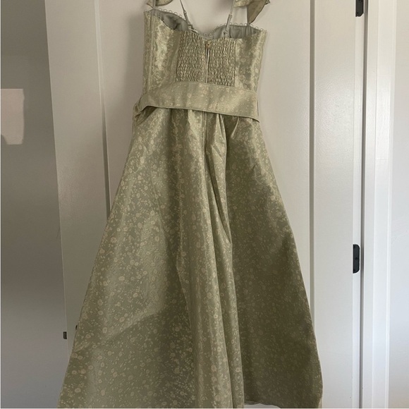 V Chapman Vera Dress in Sage Duchess - Picture 6 of 8